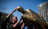 Жалоба на установивших обнажённую статую Нетаньяху
