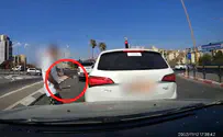 Children scream as man smashes car window with iron rod