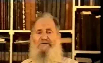 Rare video: Rabbi Moshe Tzvi Neria sings High Holiday tunes