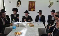 צפו: הרב אריאל והרב זילברשטיין שרים יחדיו