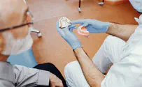 השתלת שיניים לחולים בסיכון: האם זה אפשרי?