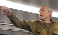 Man in IDF uniform prevents passengers from praying