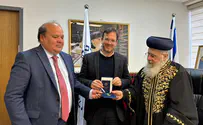 קזחסטן העניקה עיטור כבוד לעיתונאי ישראלי