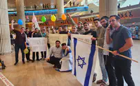 Yeshiva students greet wounded veteran