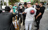 לאחר ההסכם: אלפים מניחים תפילין בתל אביב