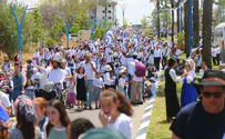 Tens of thousands demonstrate for victory in Sderot march