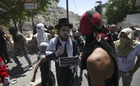 Neturei Karta Meet Mufti to Stop Rock Throwing at Praying Jews