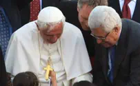 Pope Meets Abbas, Keeps Quiet on Cleansing of Christians