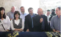 MKs Feel 'Pride and Shame' at Daytime Visit to Tomb of Joseph