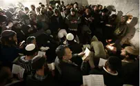 2,500 Jews Gather to Pray at Joseph's Tomb Overnight