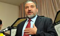 Abbas Urged Israel to Topple Hamas in Cast Lead, Says Lieberman