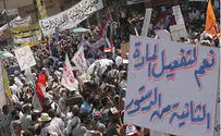 אלפי מפגינים בכיכר תחריר: מורסי - פרעה