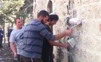 Израильская молодежь убирает в мечетях