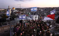 IDF Paratroopers March through Jerusalem's Old City