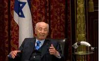 Peres Running Back to Work after Operation