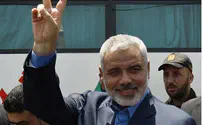 Morsi Meets Haniyeh, Doesn't Promise to Open Border
