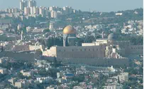  ירושלים: כרזה אנטישמית תלויה בשער יפו