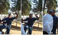 Video: Waqf Man Assaults Jew on Temple Mount