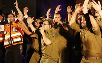 וידאו: ליפא והחיילים החרדים רוקדים על הבמה