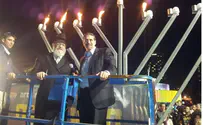 Hanukkah: U.S. Ambassador and Chabad Hassidim Light up Tel Aviv