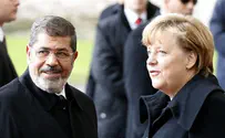 Merkel Urges Morsi to Hold Dialogue with Opposition