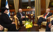 Peres to Raise Pollard Issue During Obama's Visit