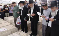 Photos: Thousands Pray at Rav Kook's Grave on Yarzheit