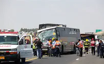 15 פצועים בתאונה בין רכב פרטי לרכב הסעות