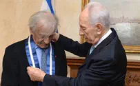 עיטור הנשיא הוענק לניצול השואה אלי ויזל