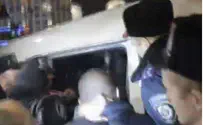 Митингующие в Киеве захватили машину с прослушкой
