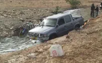 תיעוד: רכב נסחף בנחל קדרון