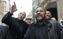 Dieudonne Gives 'Quenelle' to Queen After British Ban