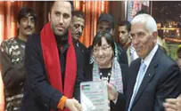 Italian Delegation Awards PA Leader for Supporting 'Resistance'
