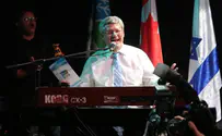 ראש ממשלת קנדה עושה שמח ושר "ביטלס"
