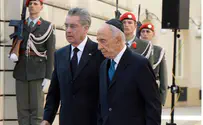 In Austria, Peres Pays Respect to Holocaust Victims