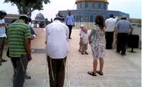 Jews Pray on Temple Mount