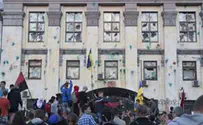 Видео: в Одессе под консульством РФ дерутся с полицией