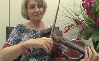 צפו: מנגנת בכינור בזמן ניתוח המוח