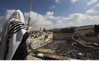 Watch: Thousands Pray at Kotel on Last Day of Sukkot