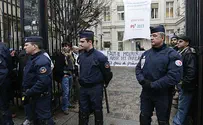 Теракт во французском комиссариате: трое раненных