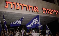 Likud Youth Protest Against 'Leftist' Paper