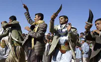 Al Qaeda, Houthi Rebels Battle over Army Bases in Yemen