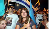 Tel Aviv Tent Protesters Seek to 'Overthrow Bibi'