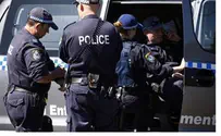 Австралия: боевик с «поясом смертника» захватил заложника