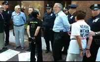 חבר מועצת העיר נעצר בהפגנה נגד הסכם הגרעין