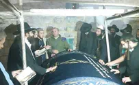 Israelis return to Joseph's Tomb after Arab arson