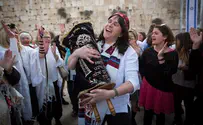 Women's group smuggles Torah into Kotel, again