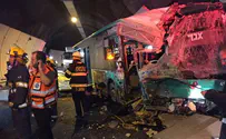 Автобус с людьми врезался в стену Кармельского туннеля. Фото