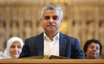 London’s Muslim mayor joins pledge to fight anti-Semitism