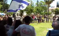 צפו: "עם ישראל חי" במקום הפיגוע